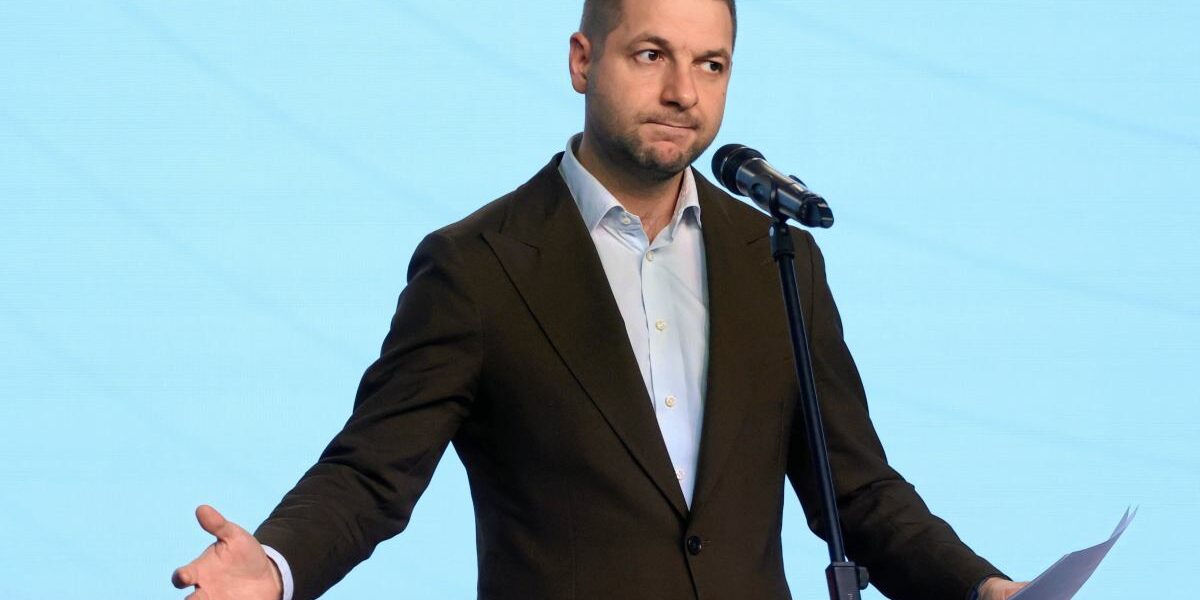PiS Avrupa Parlamentosu Üyesi Patryk Jaki’den Sert Kurs Uyarısı ve Dokunulmazlık Tartışması