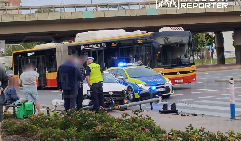 Varşova’da Trafik Kazası: Otobüs ve Otomobil Çarpıştı