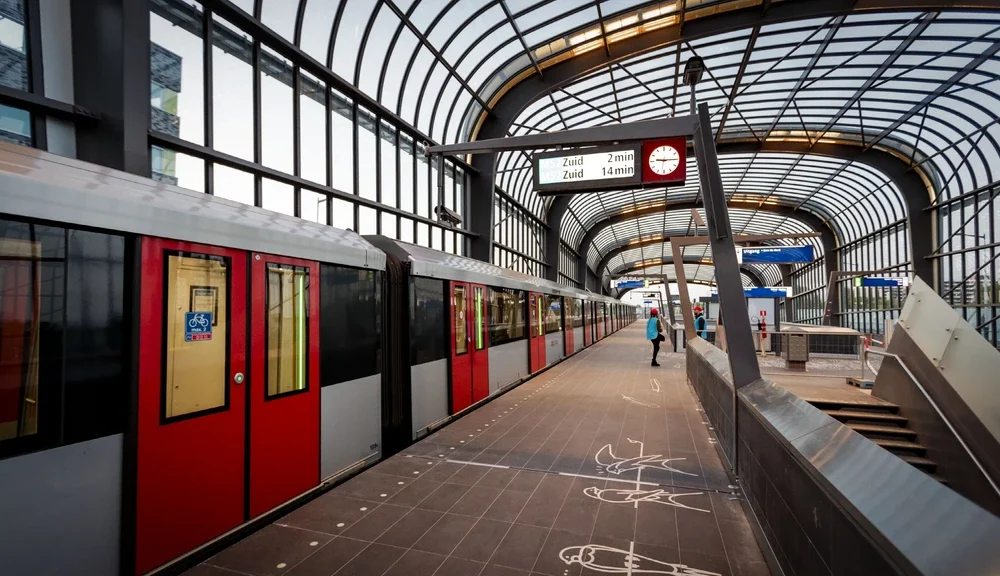 Amsterdam’da Trafik Kontrol Sistemindeki Arıza Nedeniyle Metrolar Durduruldu