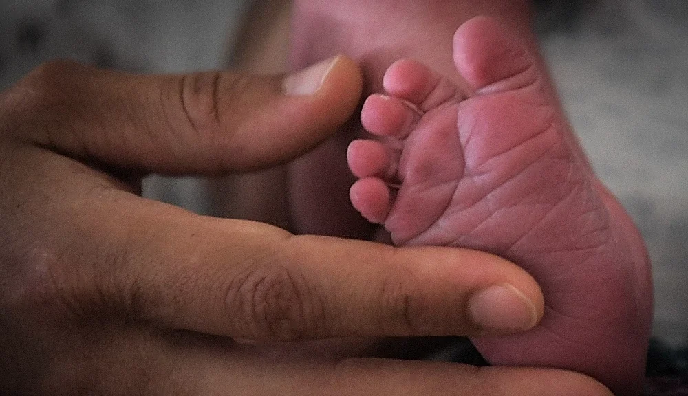 Avustralya’da Taşıyıcı Anne Sürecinde Yaşanan Tıbbi İstisna Sonucu Aralarında Bağ Olmayan İkizler Dünyaya Geldi