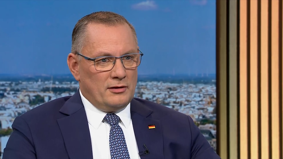 Chrupalla’dan İklim Değişikliği Açıklaması: “Ortada Panik Havası Görüyorum”