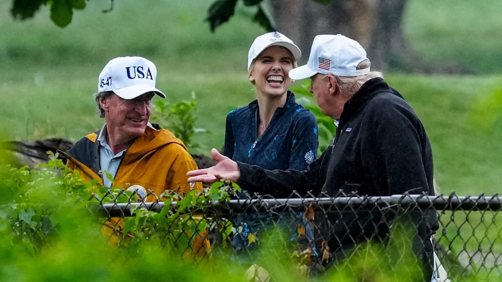 Donald Trump’ın Yakın Çevresindeki Genç Asistanlar Dikkat Çekiyor