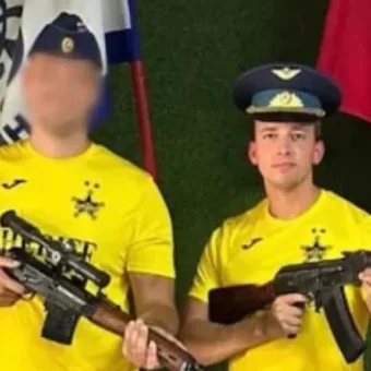 Gelderland’da Kalaşnikoflu Fotoğraf Paylaşan Belediye Başkan Yardımcısından Özür