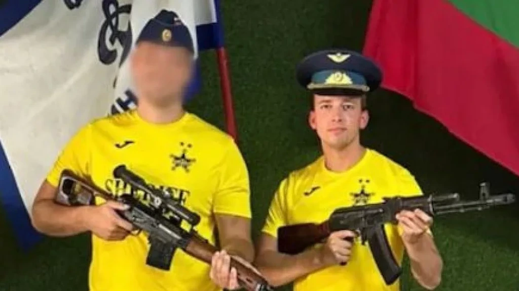 Gelderland’da Kalaşnikoflu Fotoğraf Paylaşan Belediye Başkan Yardımcısından Özür