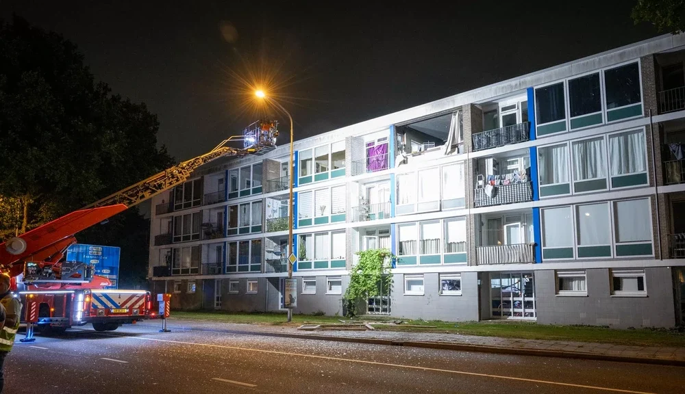 Hollanda’nın Zaandam Kentinde Daireyi Harabeye Çeviren Patlama ve Yangın