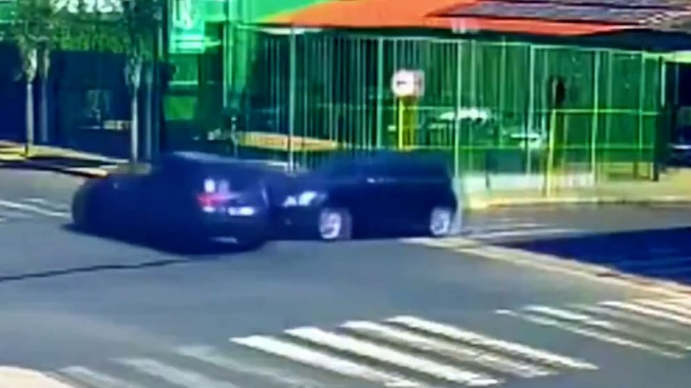 Kaza Sonrası Otomobiliyle Doğrudan Oto Tamirhanesine Park Etti