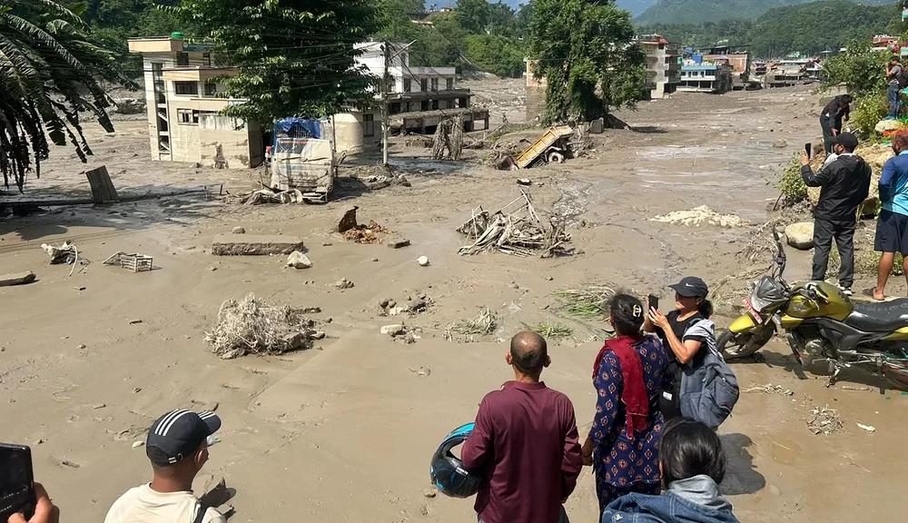 Nepal ve Tibet Sınırındaki Şiddetli Sel Felaketinde 22 Kişi Yaşamını Yitirdi