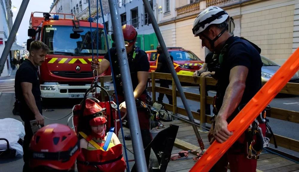 Paris Yeraltı Mezarlarında 6 Metre Düşen Kadın Kurtarıldı