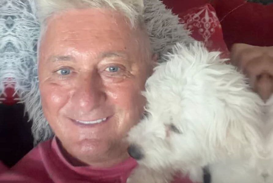 Reality Yıldızı Hubert Fella’nın Sahiplendiği Köpek Bella’yı İki Hafta Sonra Barınağa Geri Vermesi Tepki Çekti