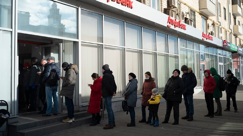 Rusya’da Savaş Finansmanı Endişesi: Milyarlarca Euro Bankalardan Çekiliyor