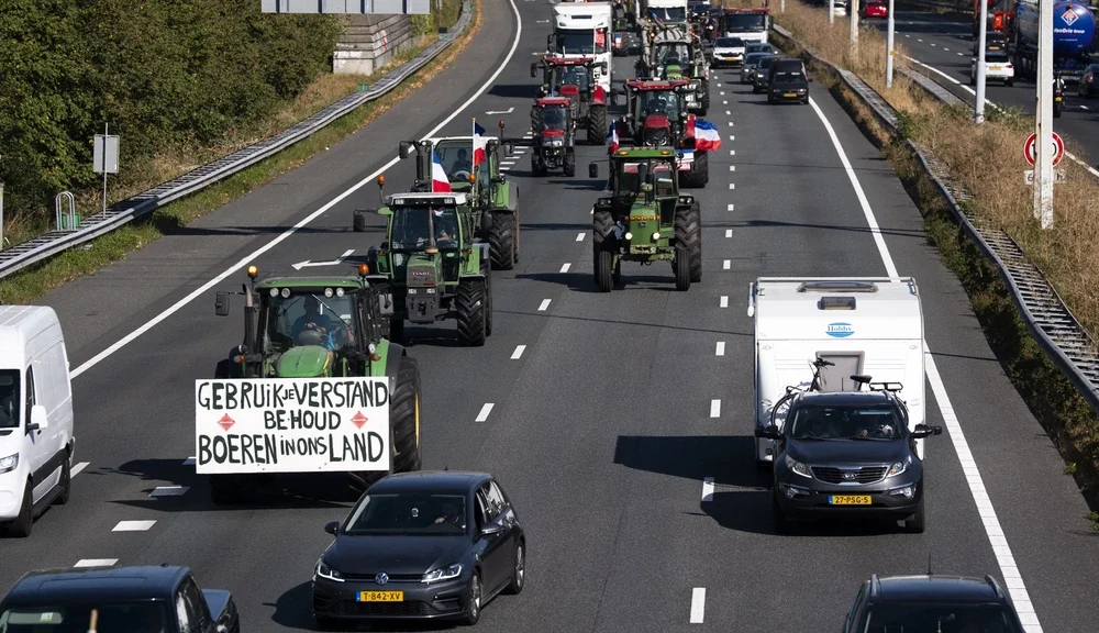 Twente’de Traktörlerin Otoyolda Eylem Yapması Yasaklandı