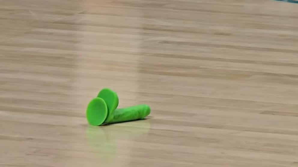 WNBA Maçında Sahaya Cisim Atıldı