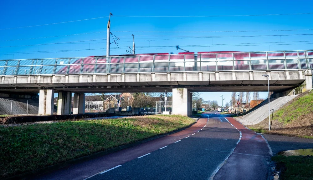 Yüksek Hızlı Tren Hattındaki Onarım Çalışmaları Planlanandan Uzun Sürecek